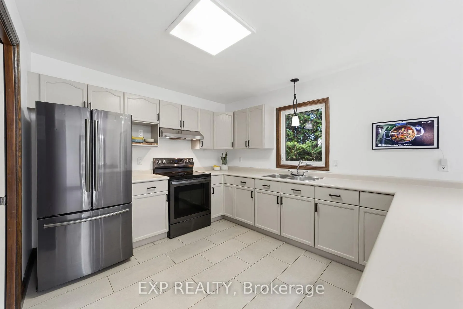 Photo 14 of 128 Brookfield Street, Middlesex Centre, Denfield — HOMEH