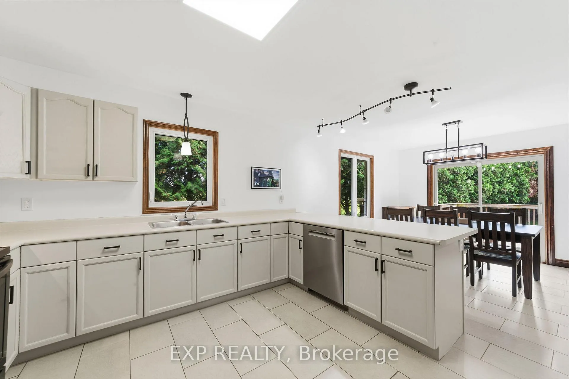 Photo 15 of 128 Brookfield Street, Middlesex Centre, Denfield — HOMEH