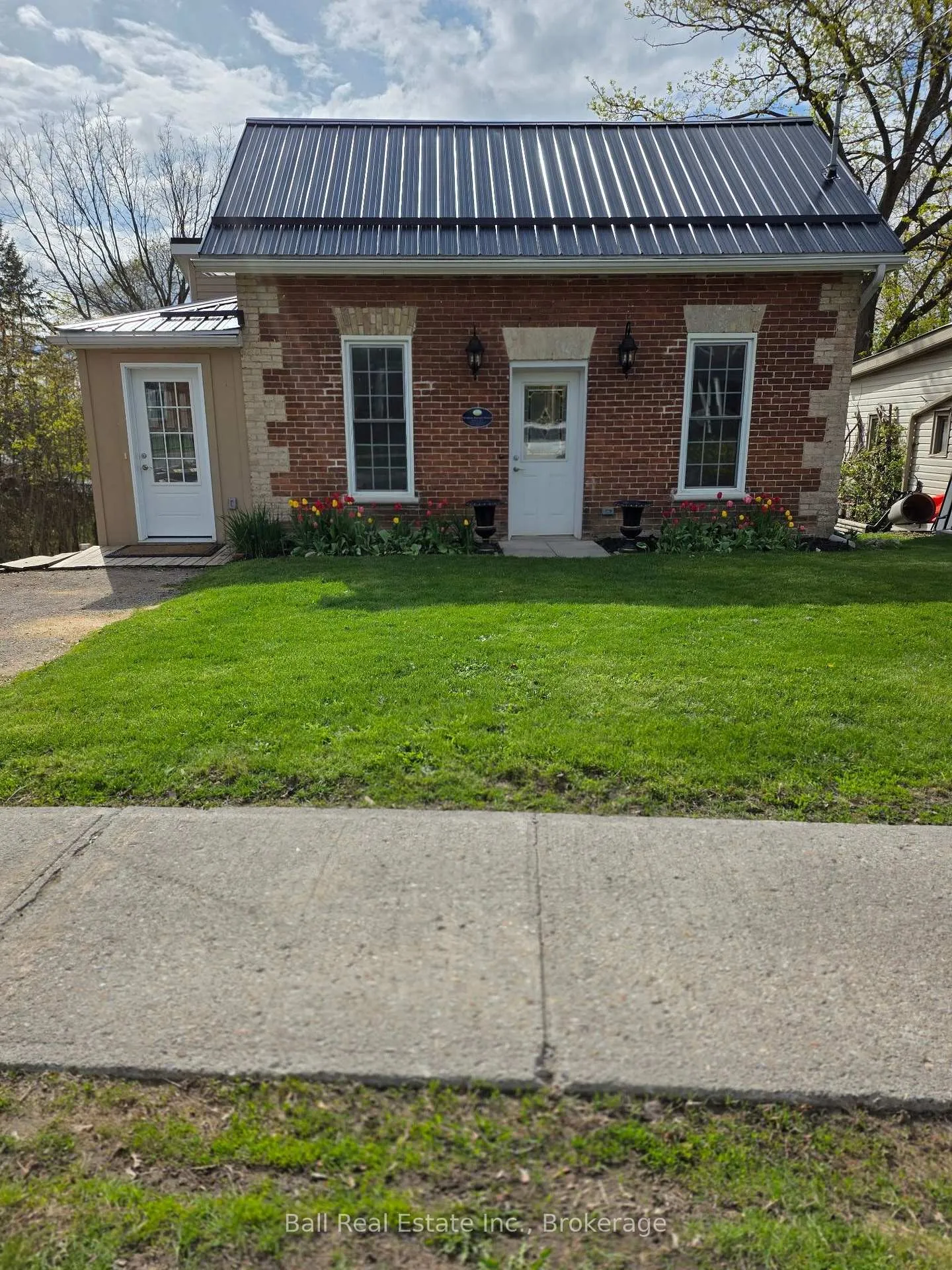 Photo of 28 Booth Street N