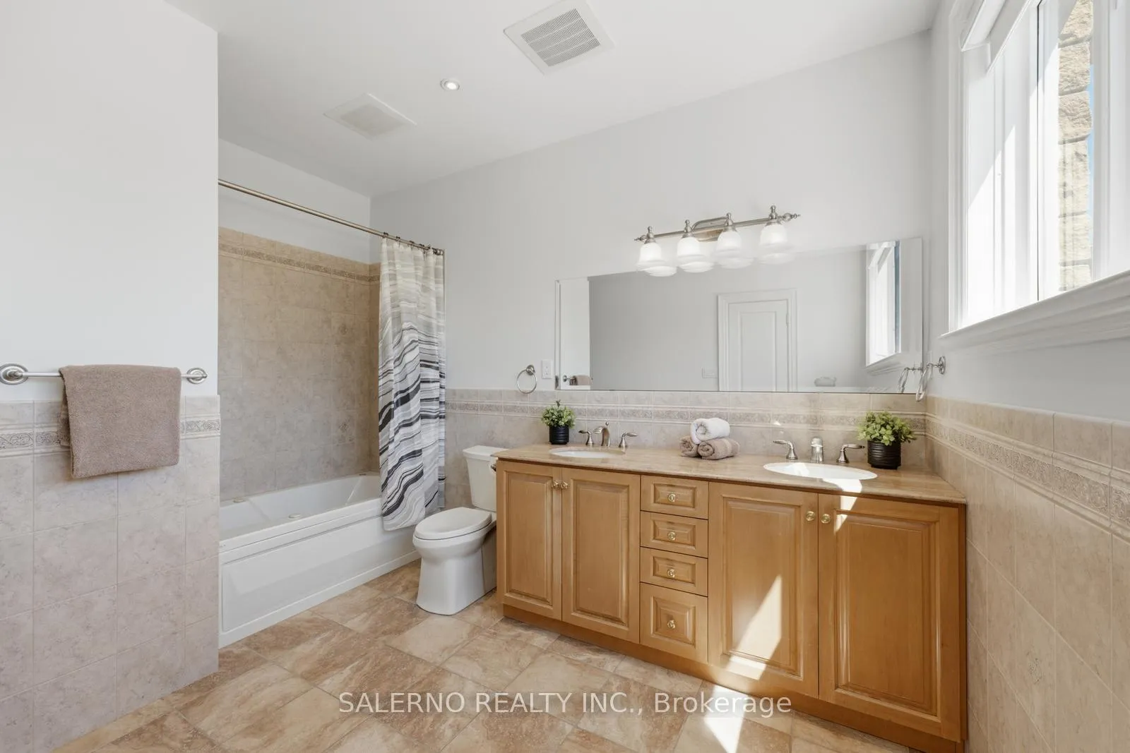 Photo 29 of 226 Deerchase Circle, Vaughan, Islington Woods — HOMEH