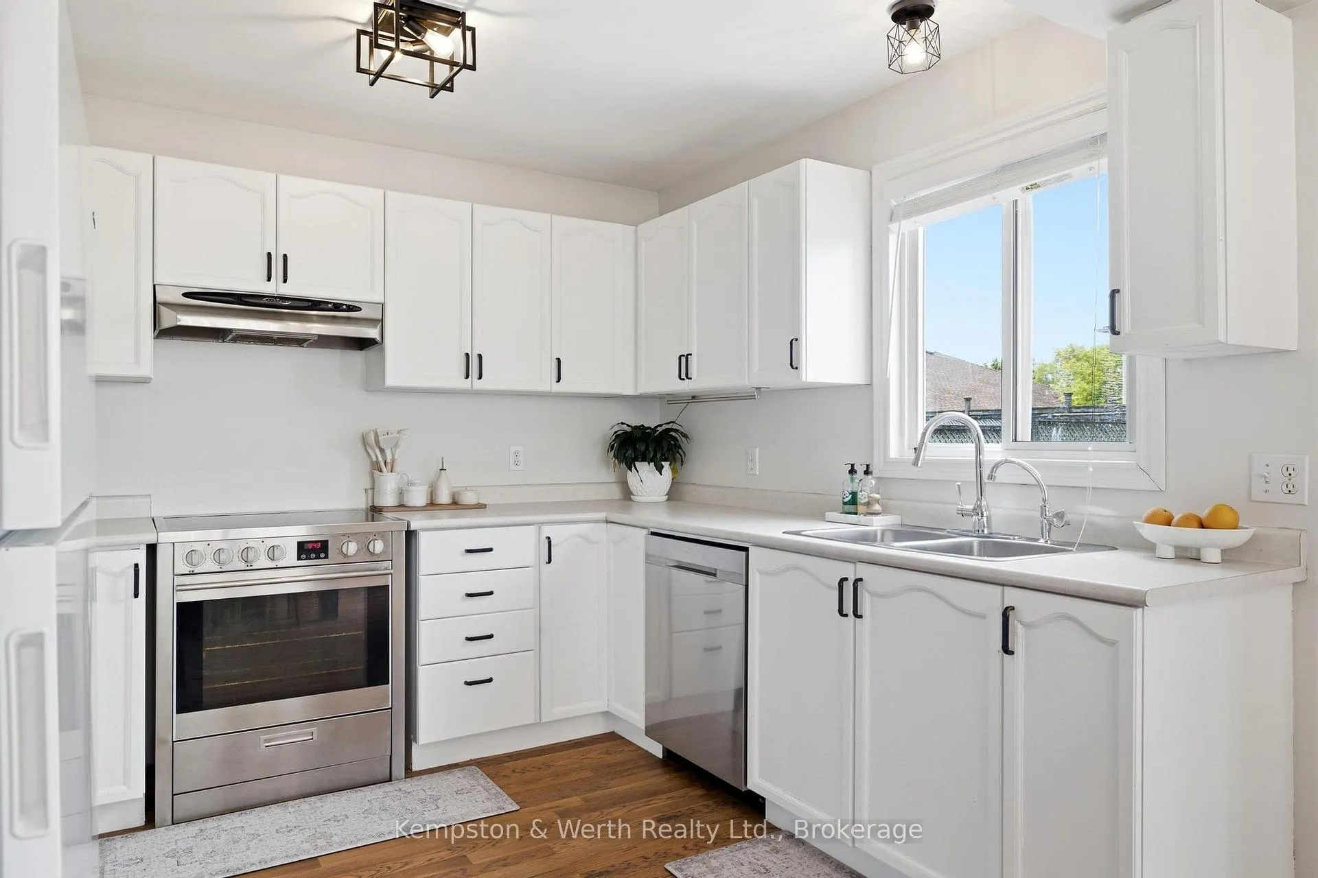 Photo 14 of 770 Brock Street, North Perth, Listowel — HOMEH