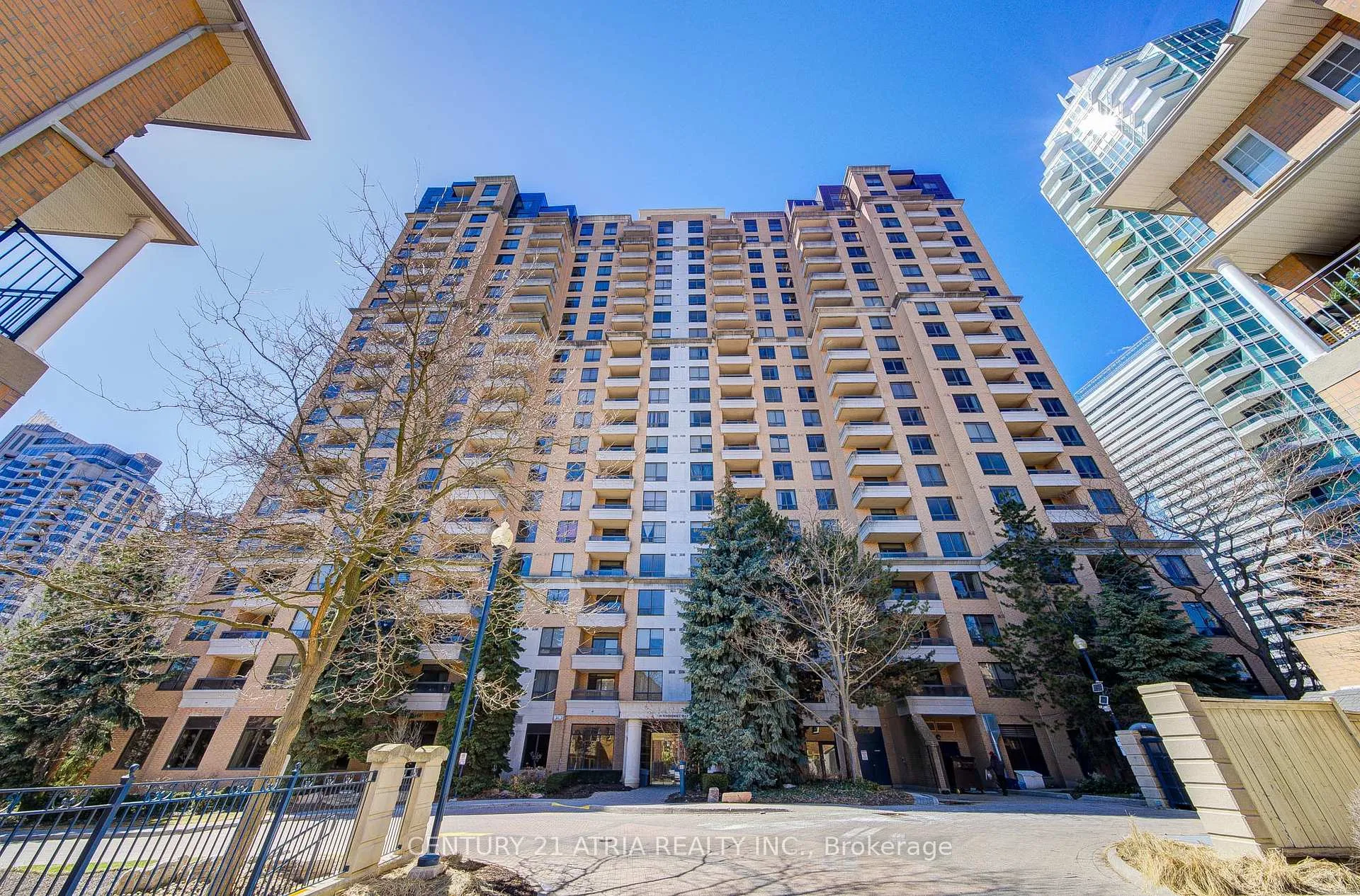 Front of Unit 1609, 18 Sommerset Way