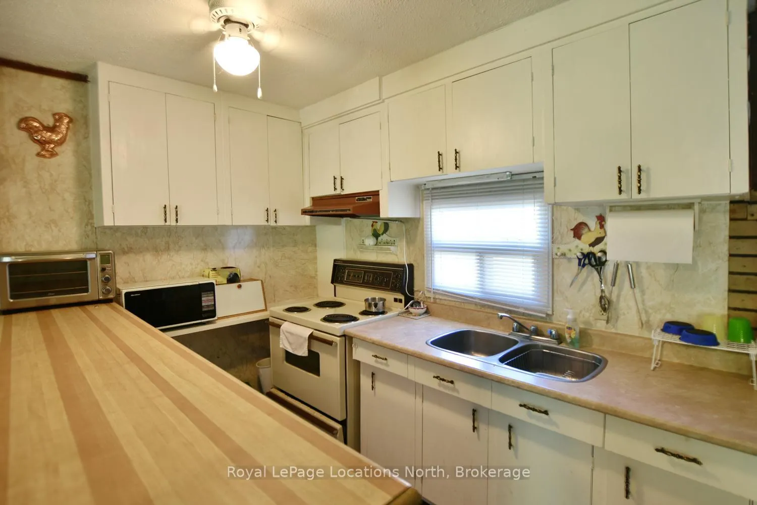 Photo 9 of 20 Marilyn Avenue N, Wasaga Beach — HOMEH