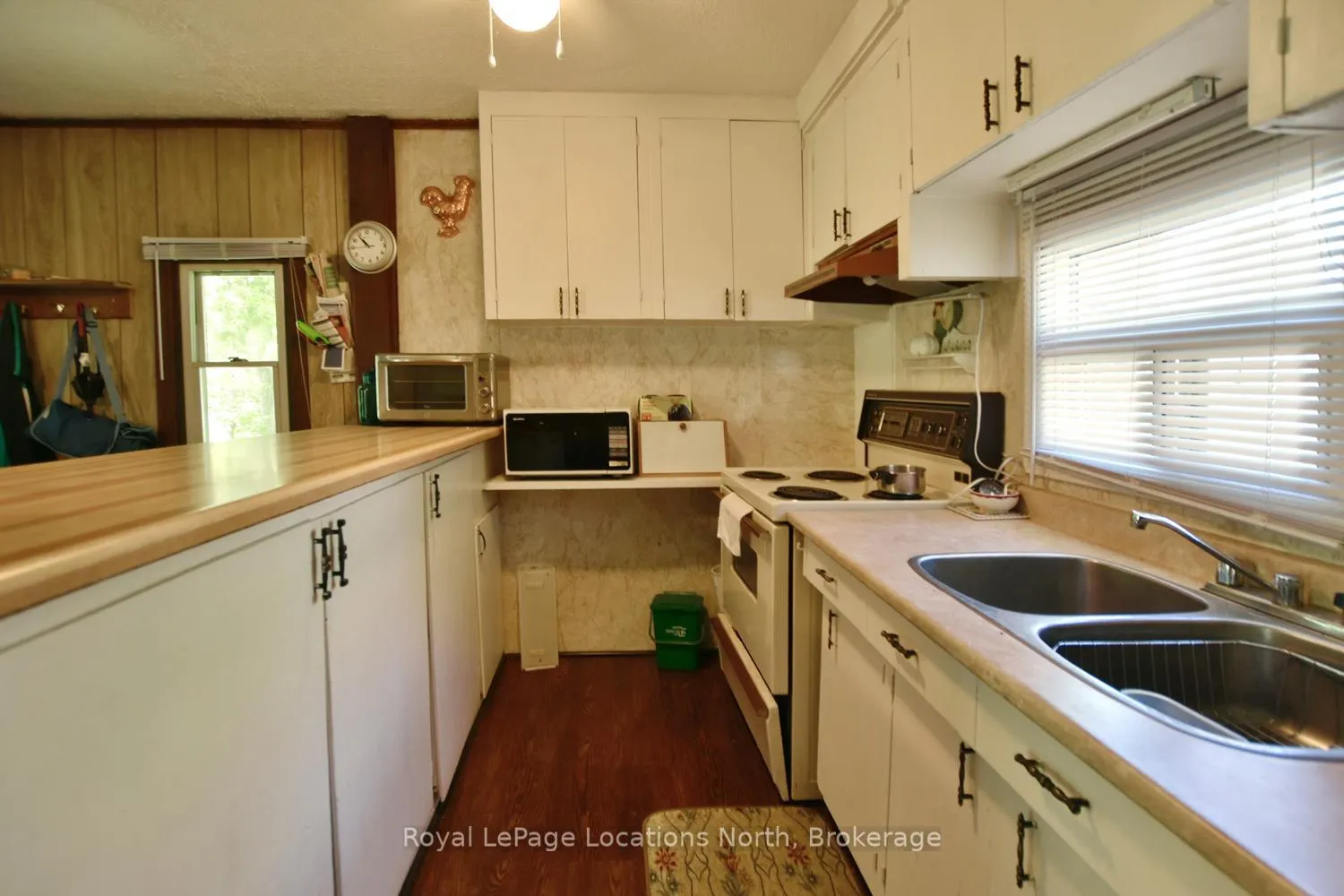 Photo 10 of 20 Marilyn Avenue N, Wasaga Beach — HOMEH