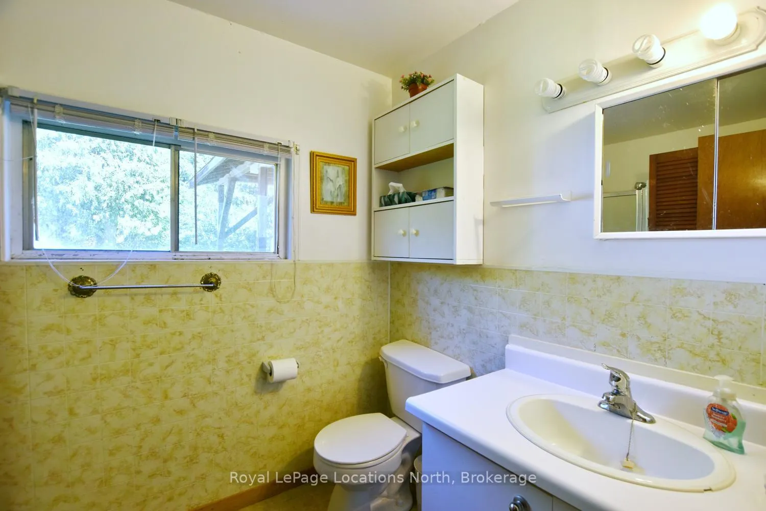 Photo 18 of 20 Marilyn Avenue N, Wasaga Beach — HOMEH