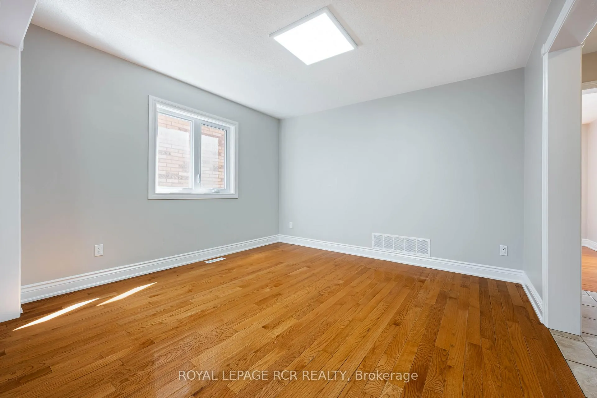 Photo 10 of 367 Marshall Crescent, Orangeville — HOMEH