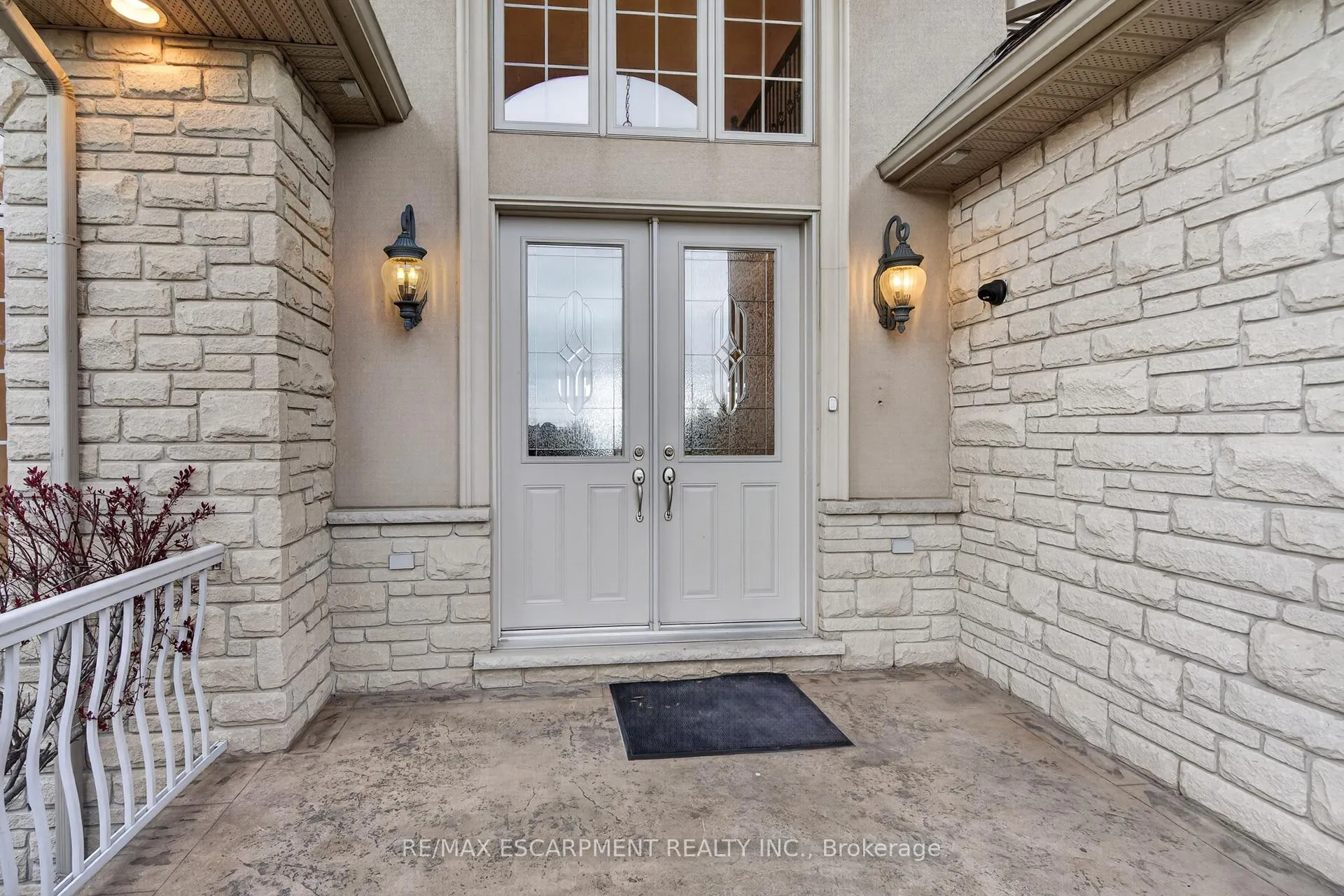 Photo 6 of 803 Ridge Road, Hamilton, Rural Stoney Creek — HOMEH