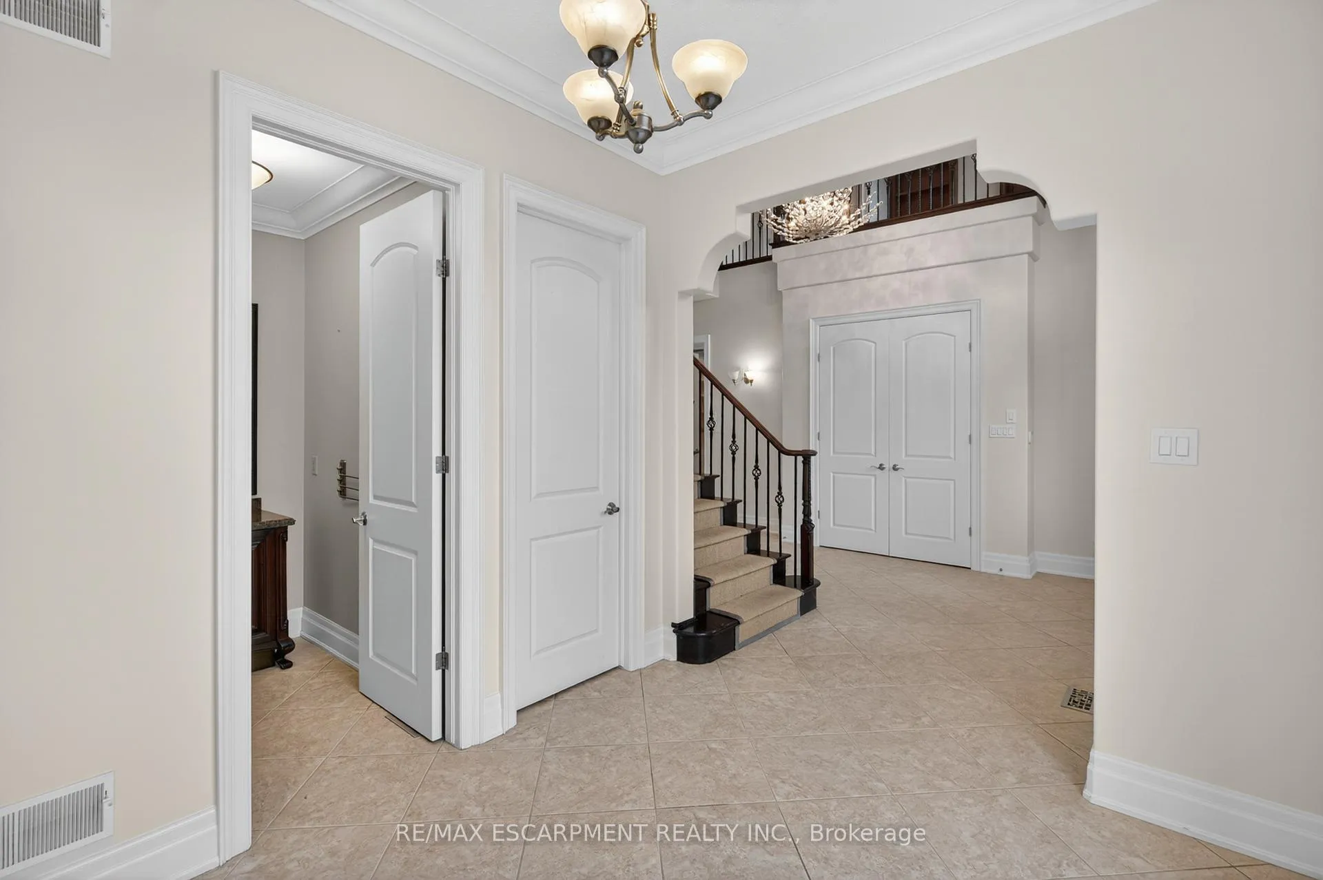 Photo 10 of 803 Ridge Road, Hamilton, Rural Stoney Creek — HOMEH