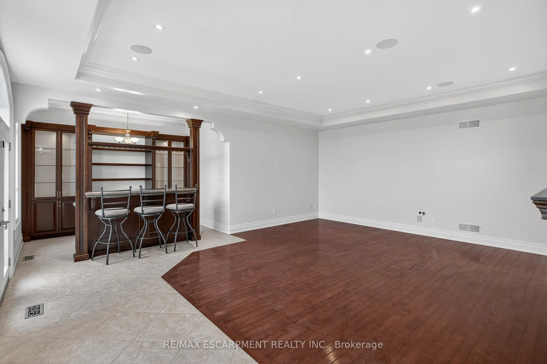 Photo 16 of 803 Ridge Road, Hamilton, Rural Stoney Creek — HOMEH