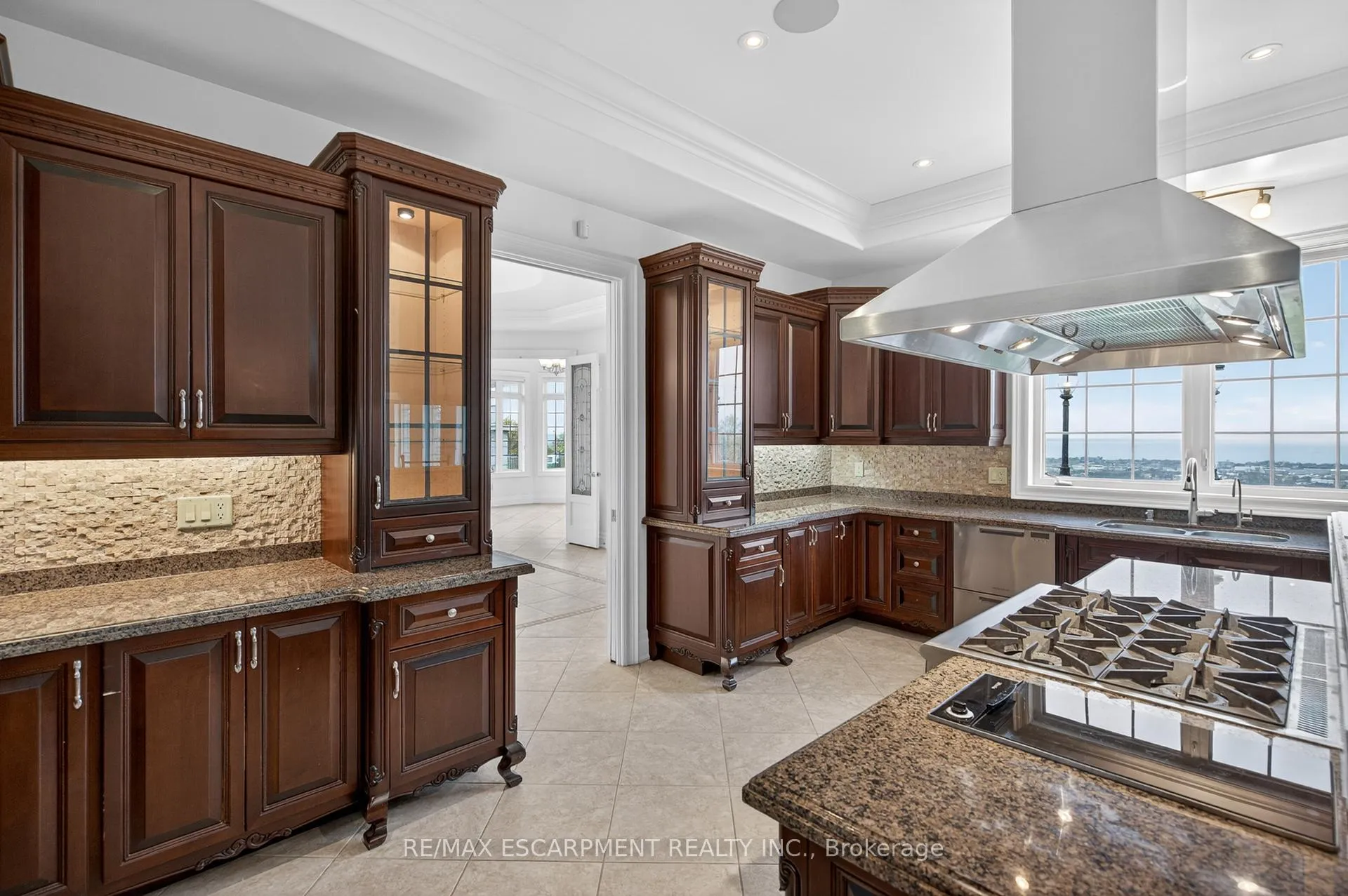 Photo 21 of 803 Ridge Road, Hamilton, Rural Stoney Creek — HOMEH