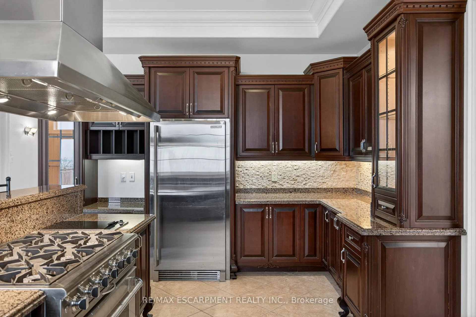 Photo 23 of 803 Ridge Road, Hamilton, Rural Stoney Creek — HOMEH
