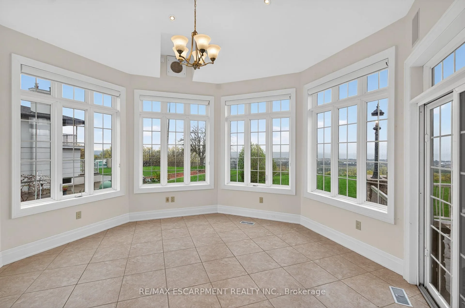 Photo 27 of 803 Ridge Road, Hamilton, Rural Stoney Creek — HOMEH