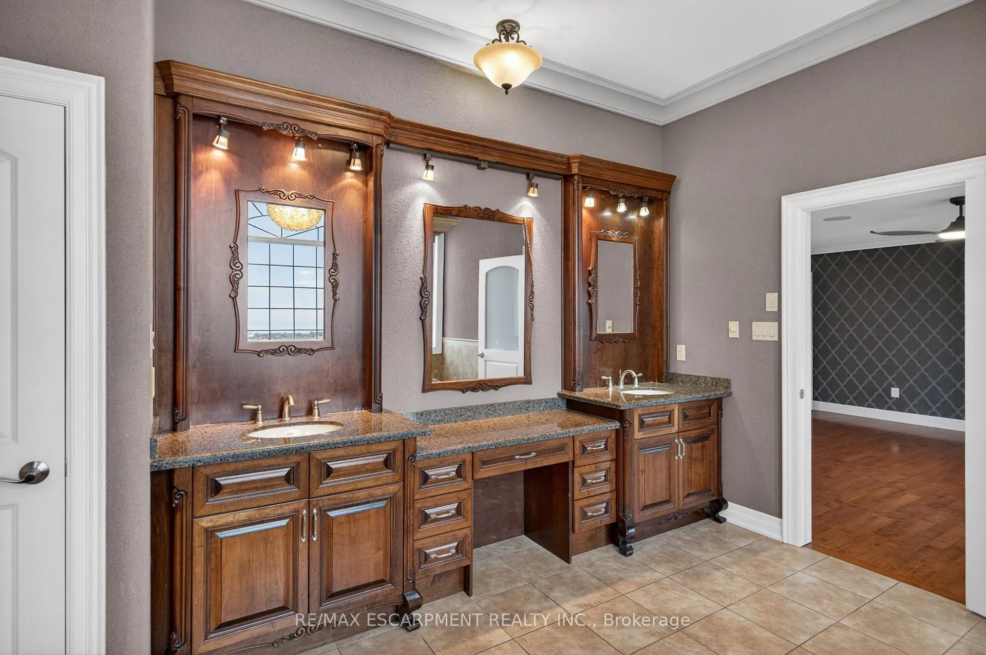 Photo 33 of 803 Ridge Road, Hamilton, Rural Stoney Creek — HOMEH