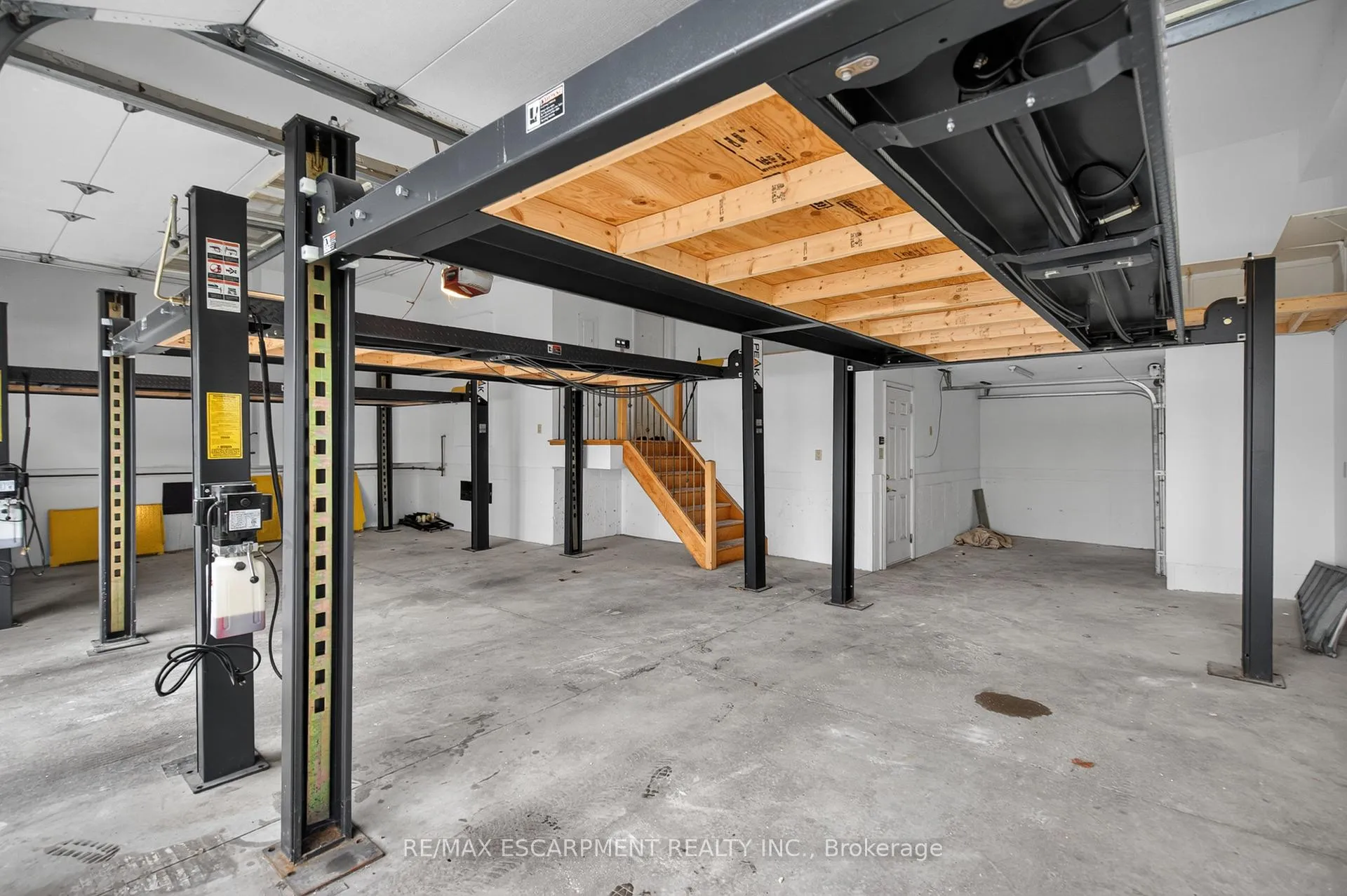 Photo 47 of 803 Ridge Road, Hamilton, Rural Stoney Creek — HOMEH