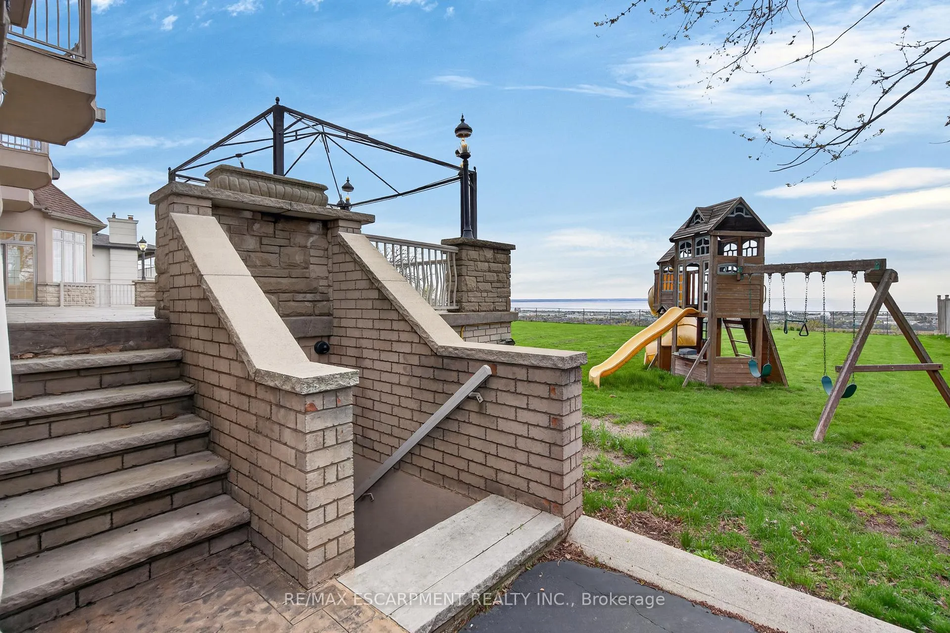Photo 48 of 803 Ridge Road, Hamilton, Rural Stoney Creek — HOMEH