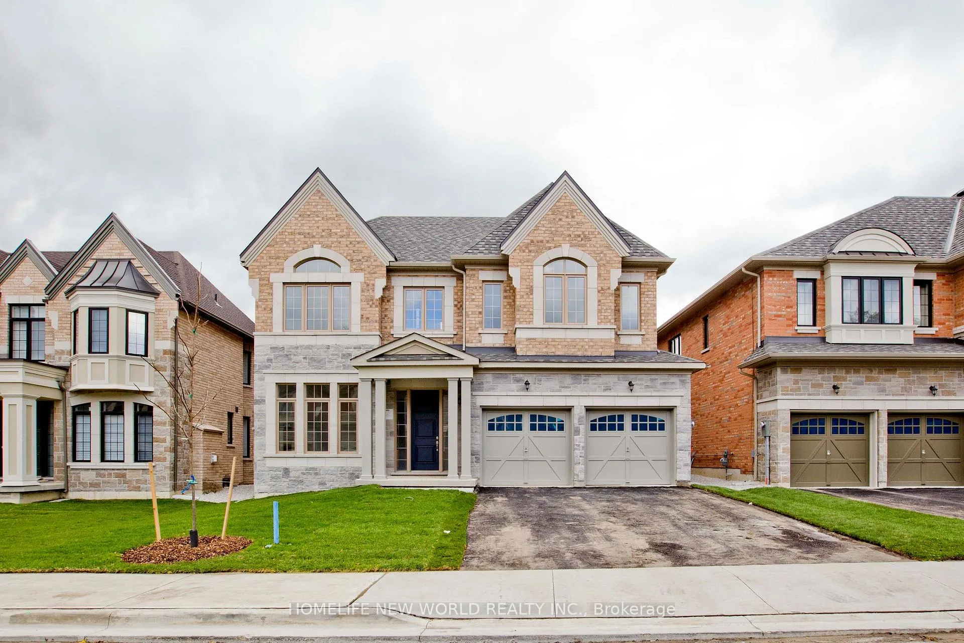 Photo 1 of 11 Queen Magdalene Place, North York, Hillcrest Village — HOMEH