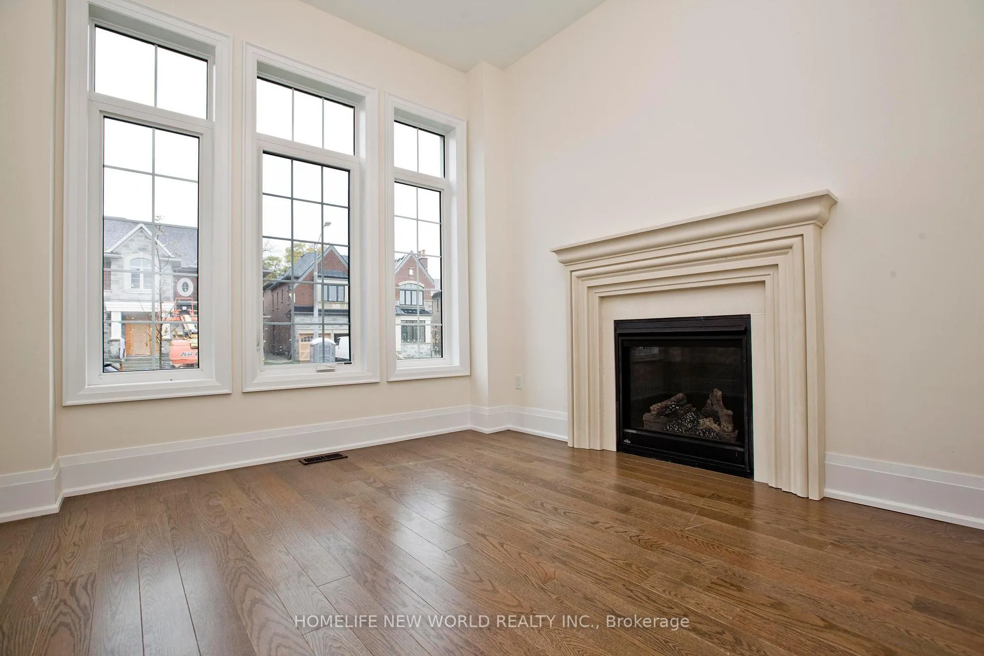 Photo 4 of 11 Queen Magdalene Place, North York, Hillcrest Village — HOMEH