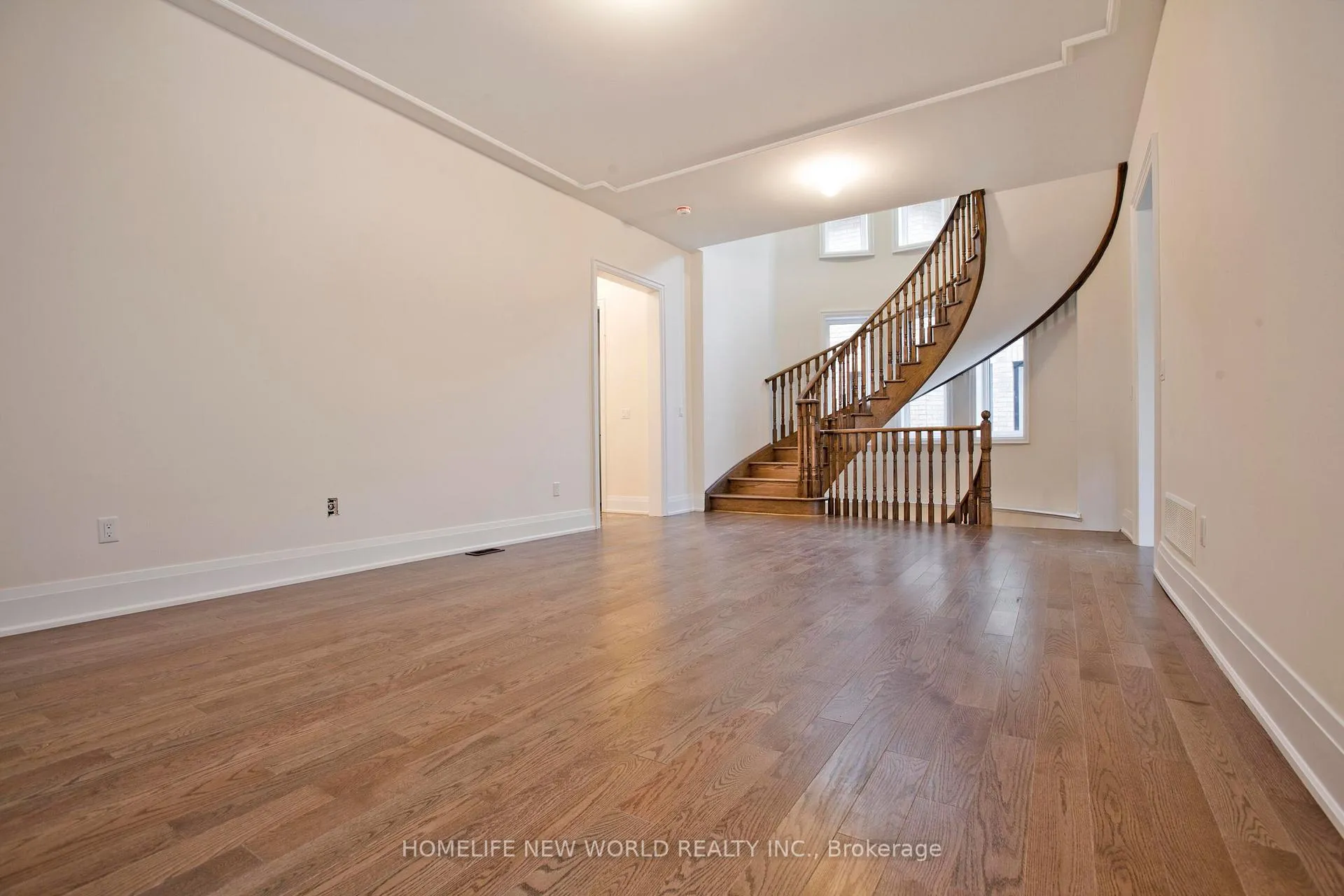 Photo 5 of 11 Queen Magdalene Place, North York, Hillcrest Village — HOMEH