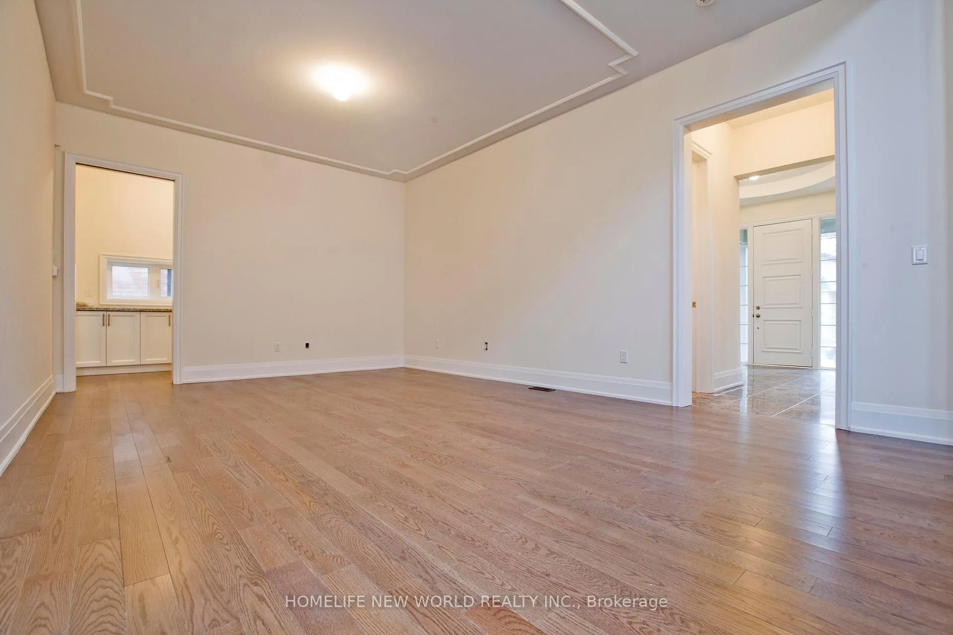 Photo 9 of 11 Queen Magdalene Place, North York, Hillcrest Village — HOMEH