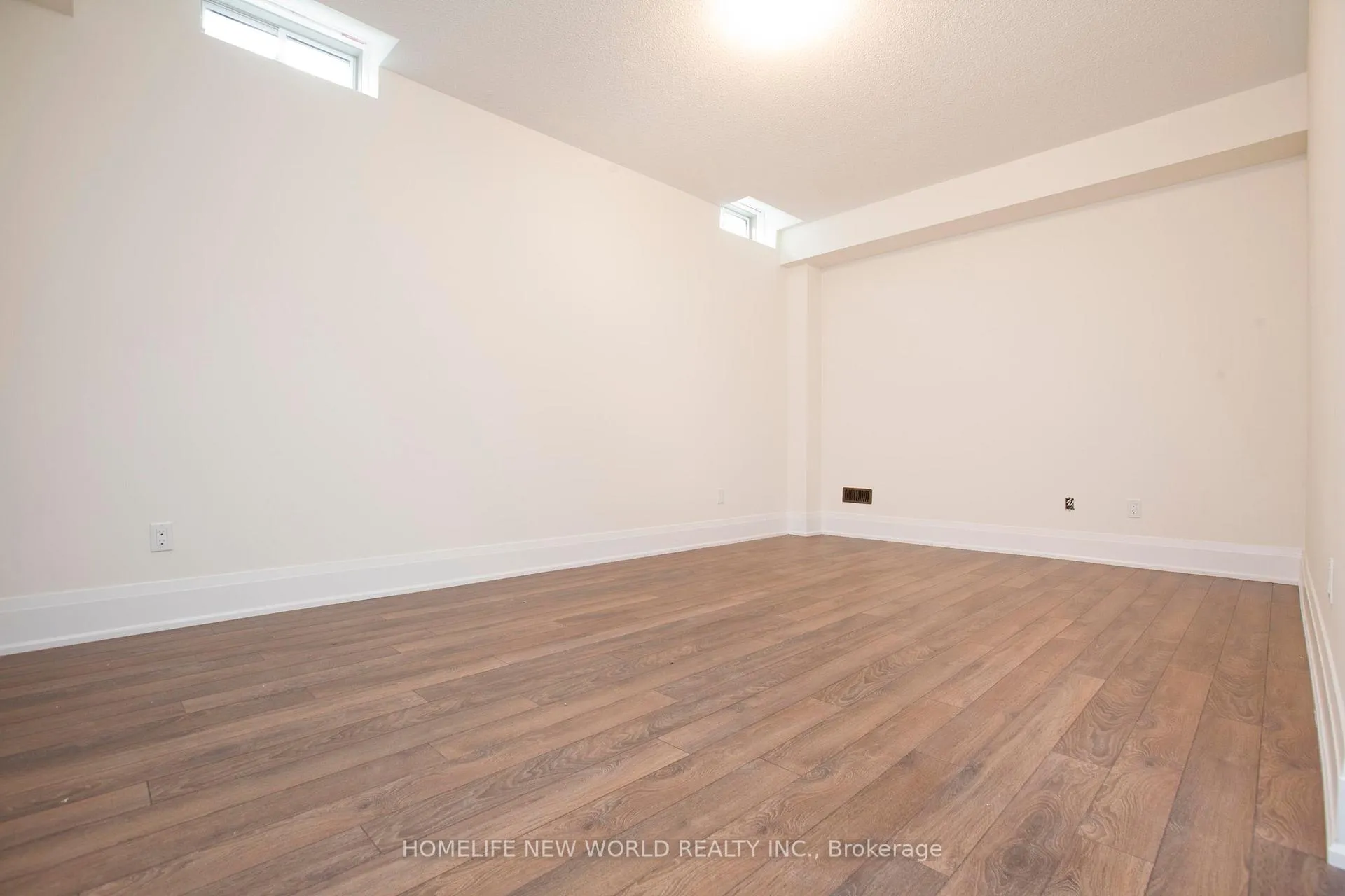 Photo 37 of 11 Queen Magdalene Place, North York, Hillcrest Village — HOMEH