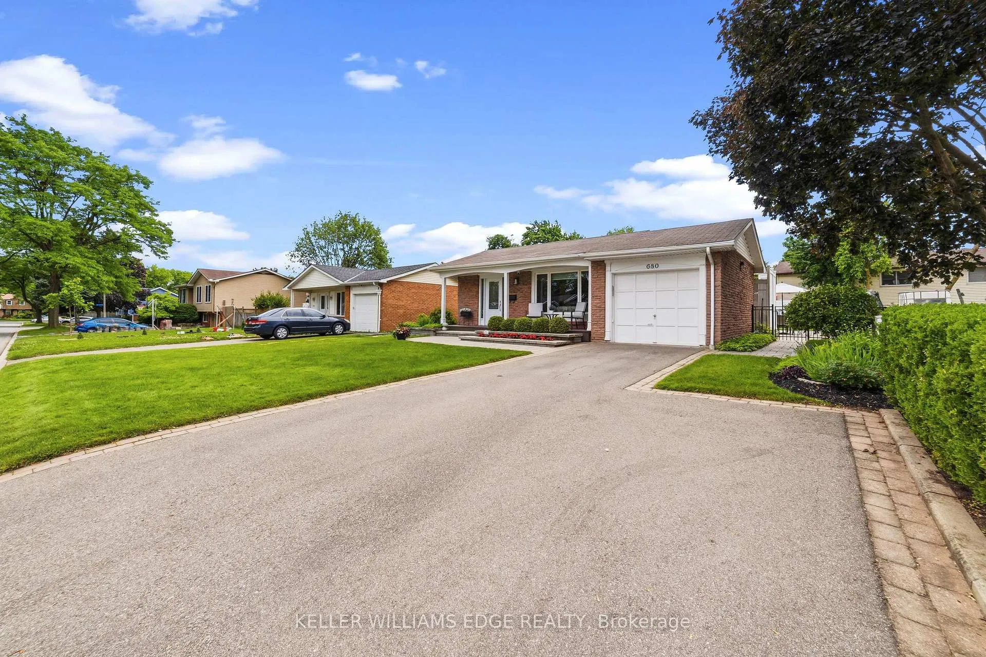 Photo 2 of 680 Lomond Crescent, Burlington, Shoreacres — HOMEH