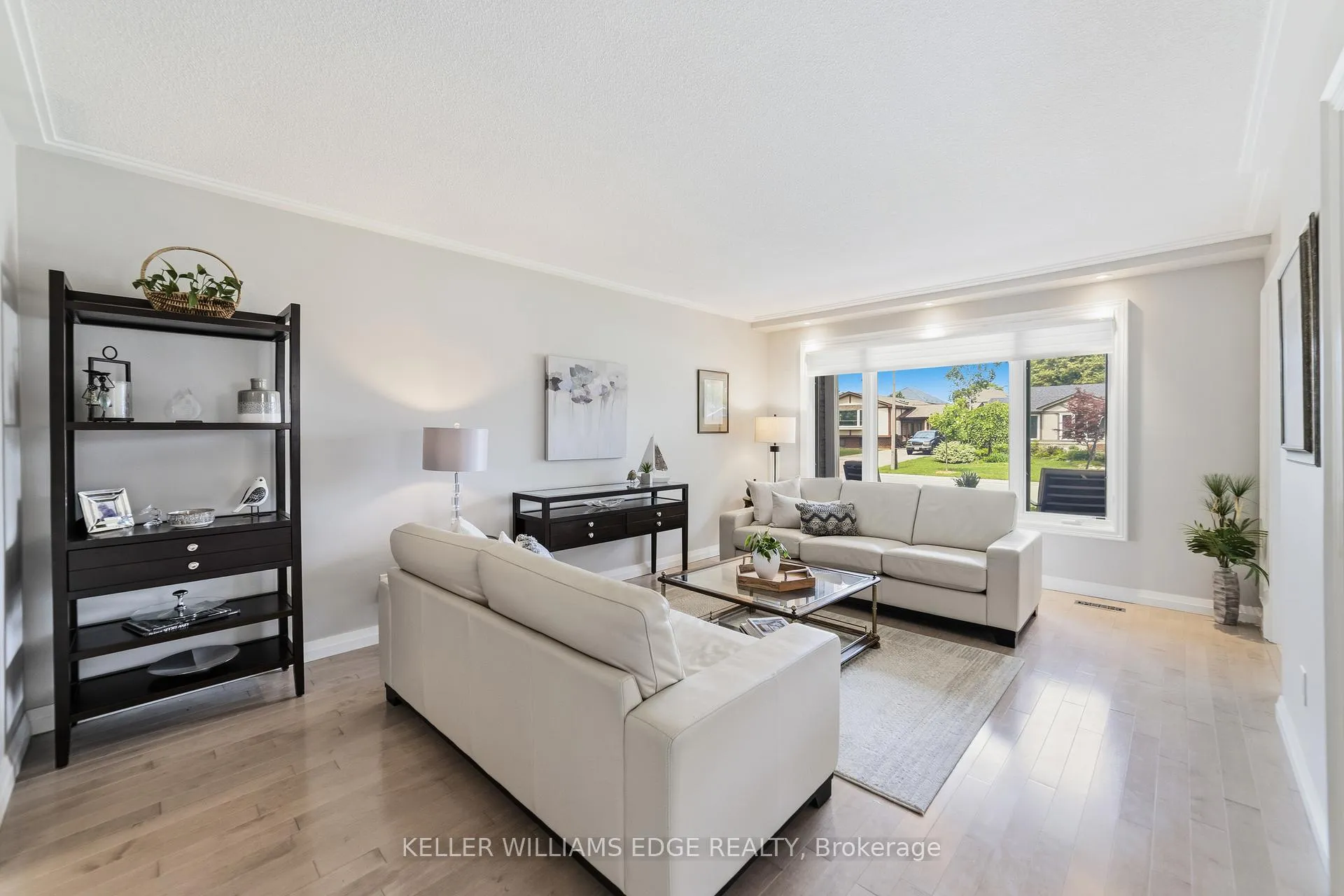 Photo 6 of 680 Lomond Crescent, Burlington, Shoreacres — HOMEH