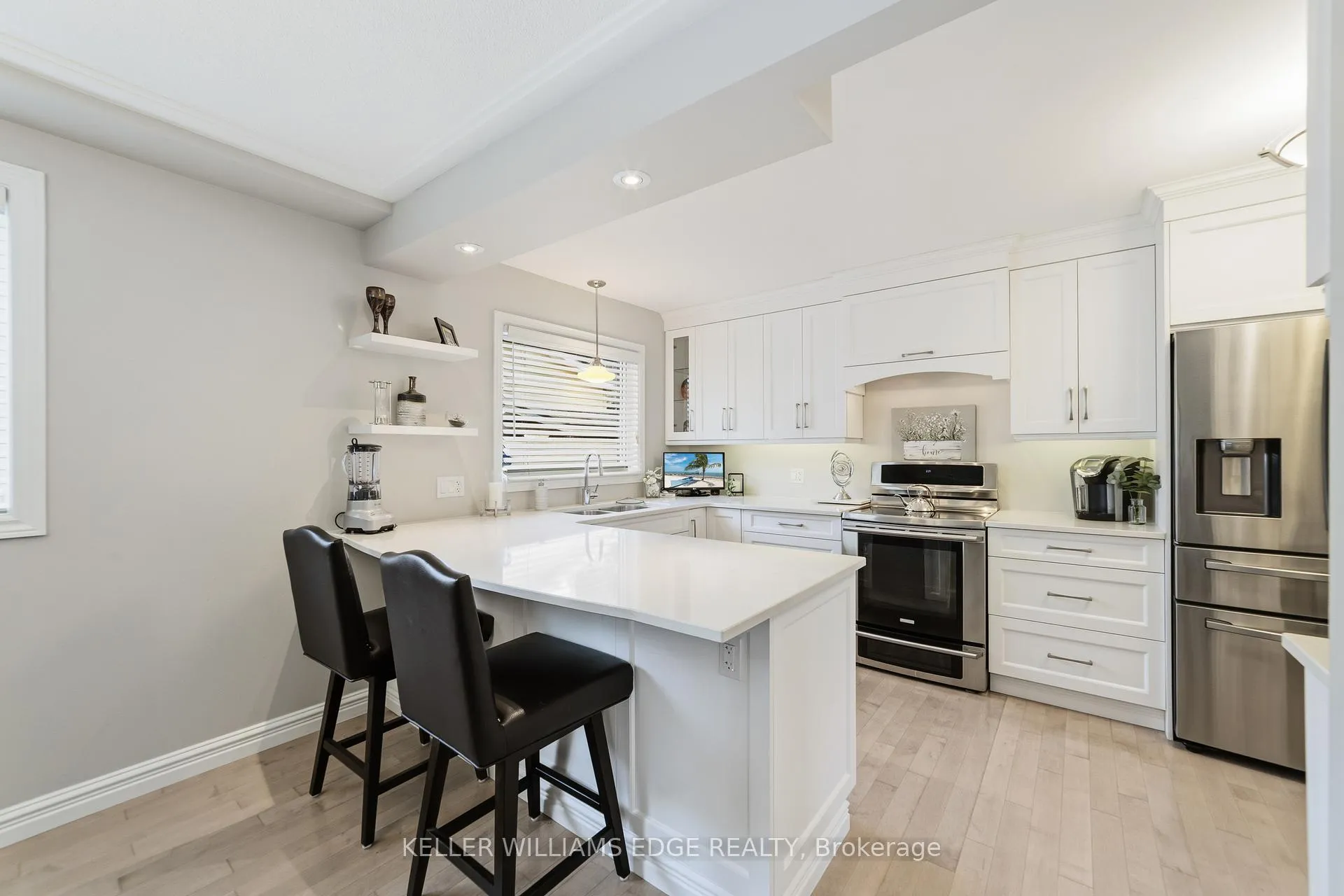 Photo 9 of 680 Lomond Crescent, Burlington, Shoreacres — HOMEH