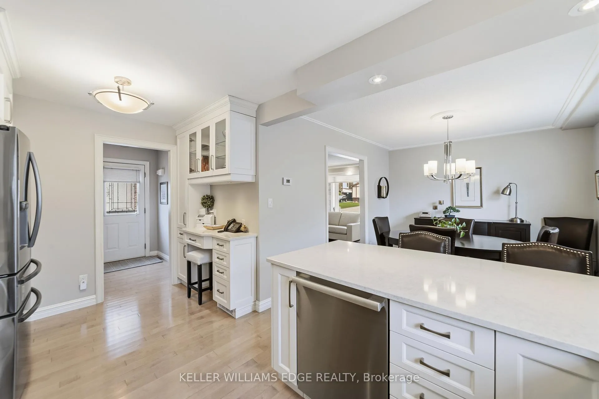 Photo 12 of 680 Lomond Crescent, Burlington, Shoreacres — HOMEH