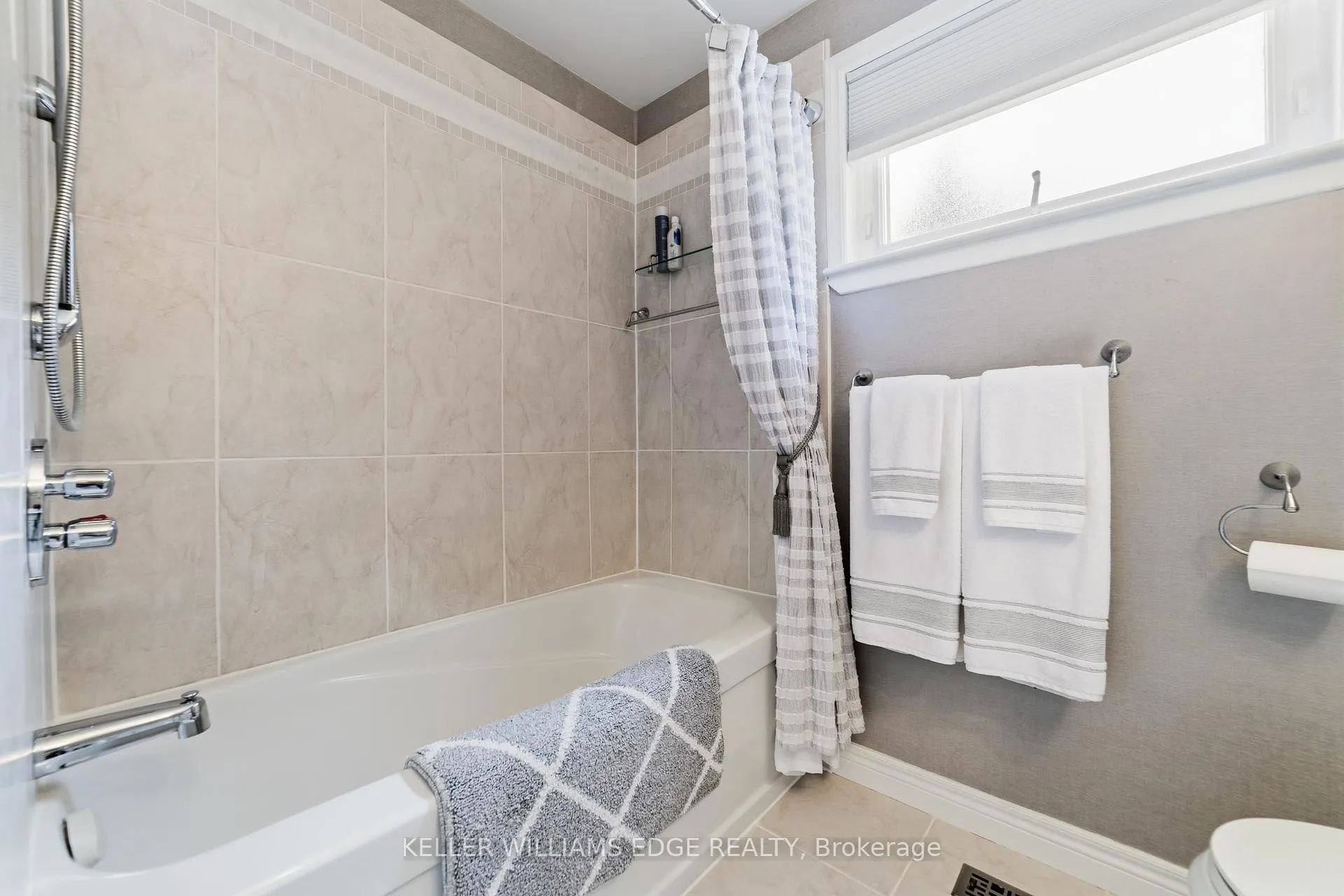 Photo 16 of 680 Lomond Crescent, Burlington, Shoreacres — HOMEH