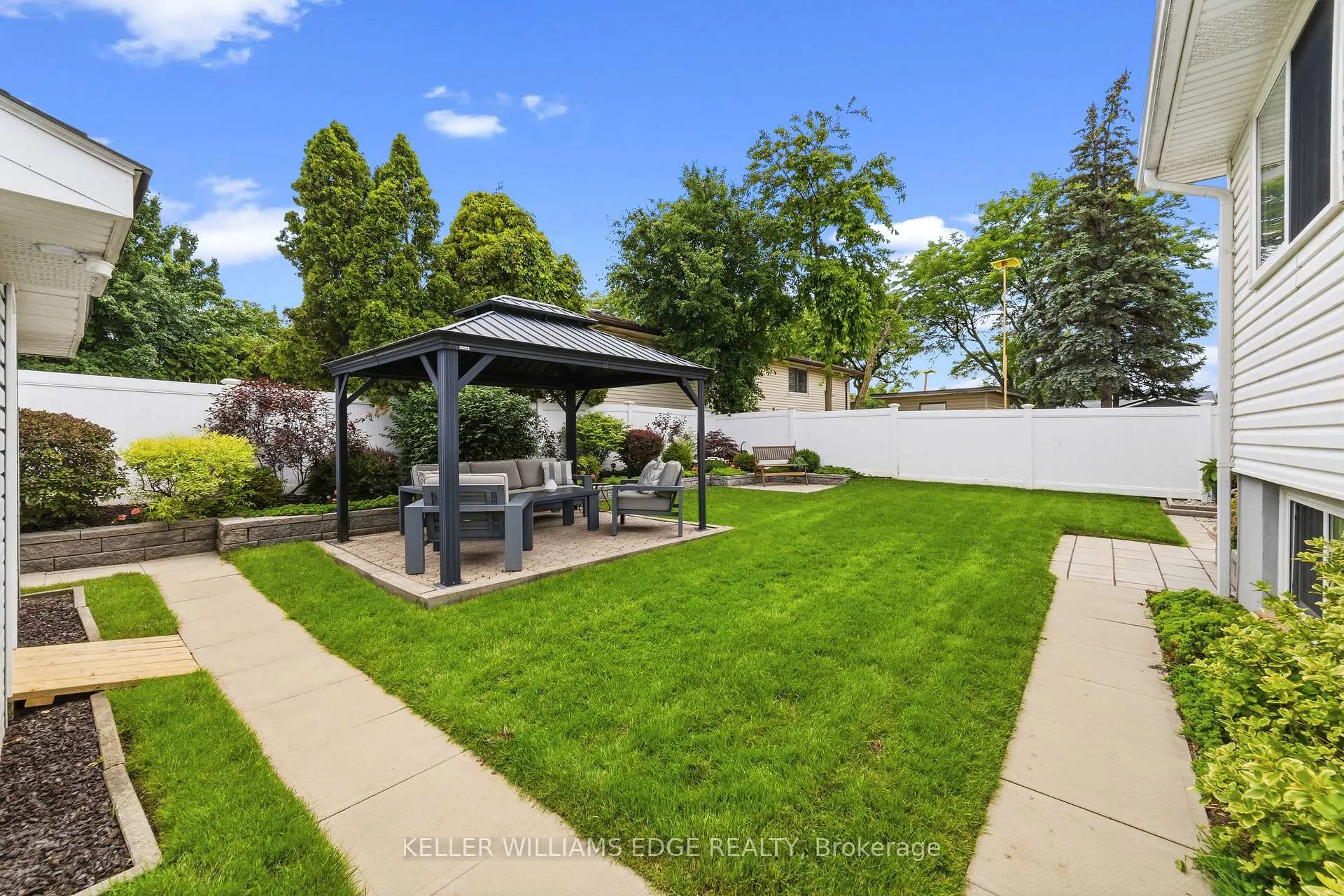 Photo 28 of 680 Lomond Crescent, Burlington, Shoreacres — HOMEH
