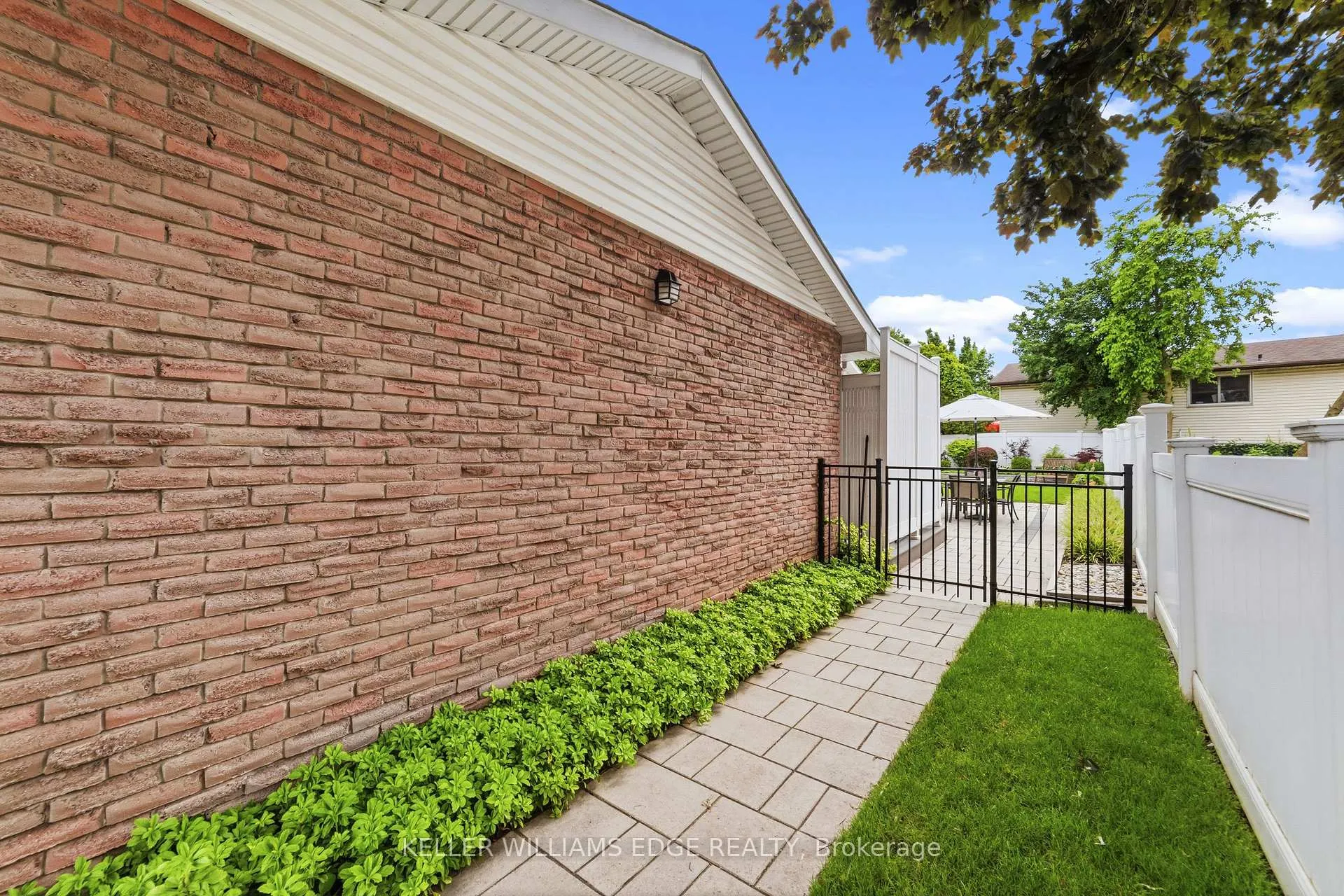 Photo 33 of 680 Lomond Crescent, Burlington, Shoreacres — HOMEH