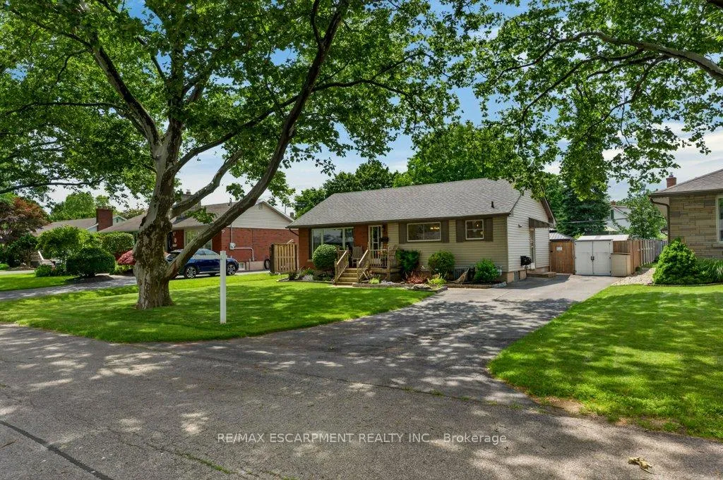 Photo 2 of 15 Roxanne Drive, St. Catharines, Bunting/Linwell — HOMEH