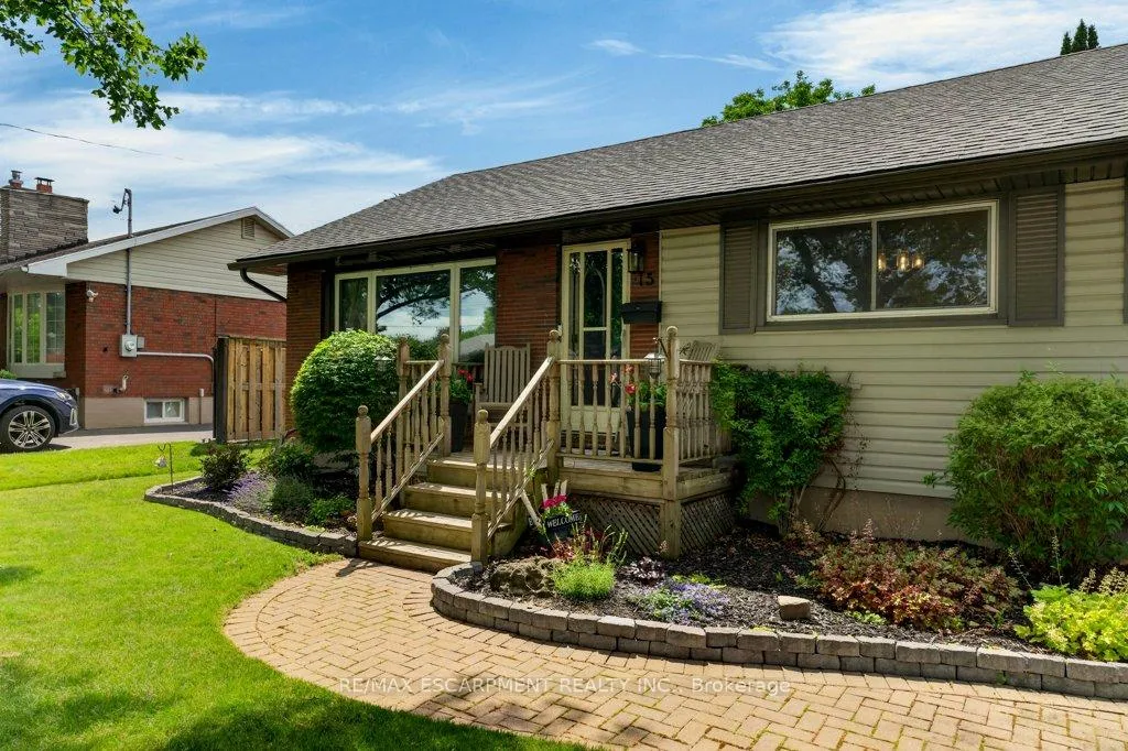 Photo 3 of 15 Roxanne Drive, St. Catharines, Bunting/Linwell — HOMEH