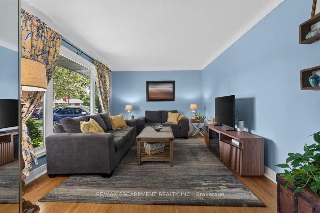 Photo 5 of 15 Roxanne Drive, St. Catharines, Bunting/Linwell — HOMEH