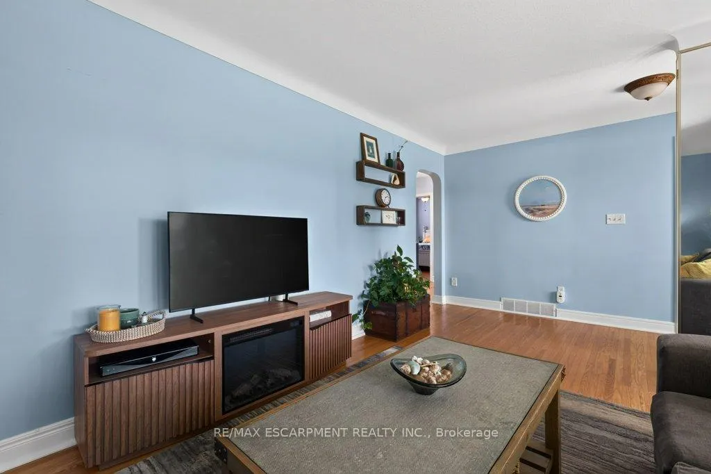 Photo 6 of 15 Roxanne Drive, St. Catharines, Bunting/Linwell — HOMEH