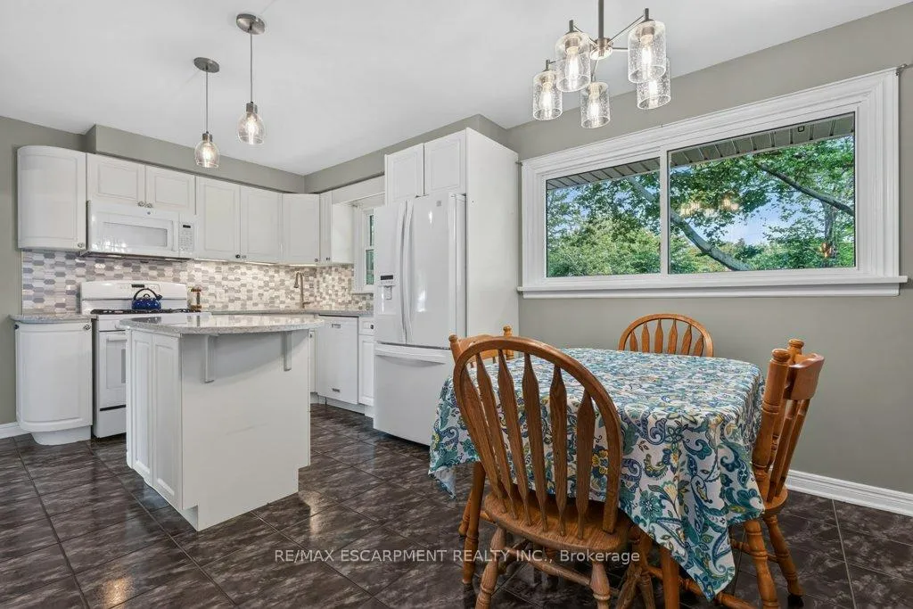 Photo 12 of 15 Roxanne Drive, St. Catharines, Bunting/Linwell — HOMEH