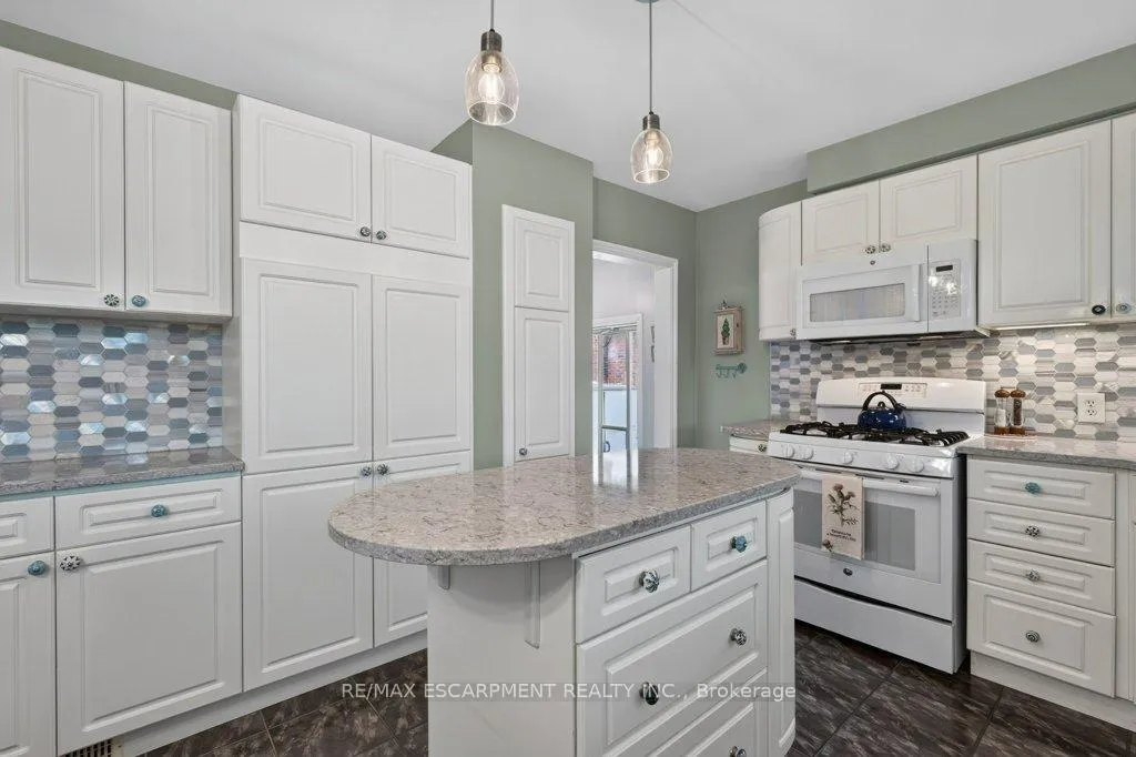 Photo 13 of 15 Roxanne Drive, St. Catharines, Bunting/Linwell — HOMEH