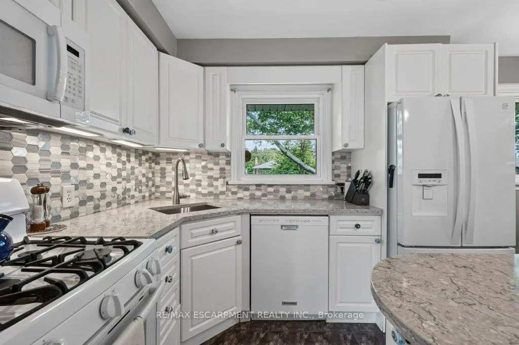 Photo 14 of 15 Roxanne Drive, St. Catharines, Bunting/Linwell — HOMEH