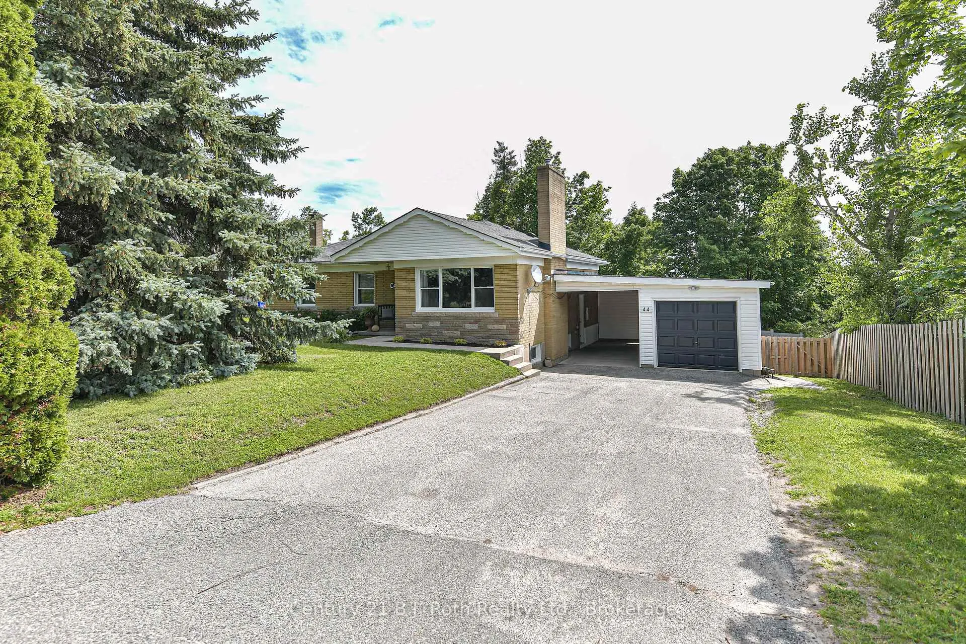 Photo 1 of 44 Charles Road, Orillia — HOMEH
