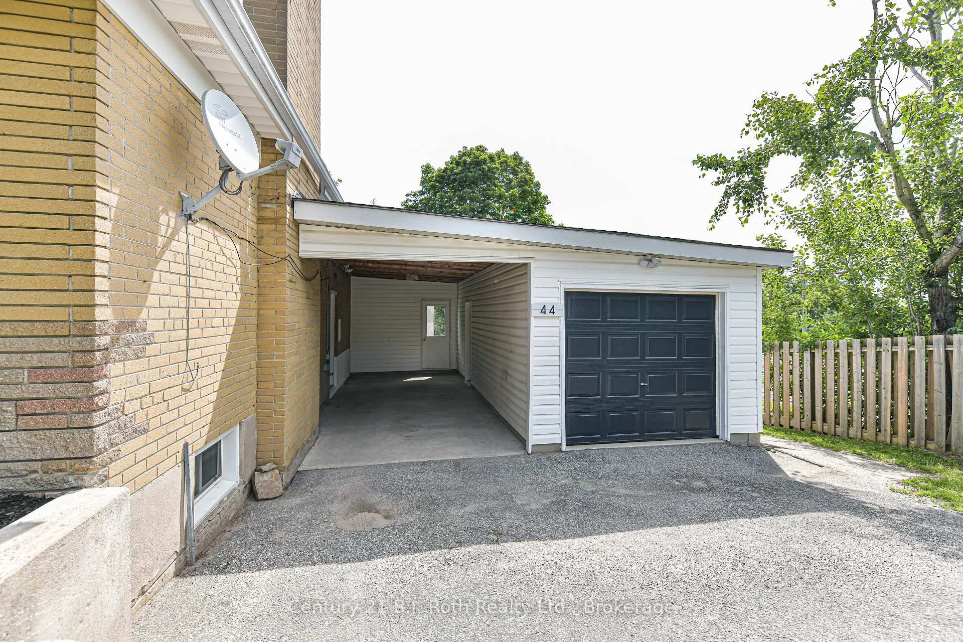 Photo 3 of 44 Charles Road, Orillia — HOMEH