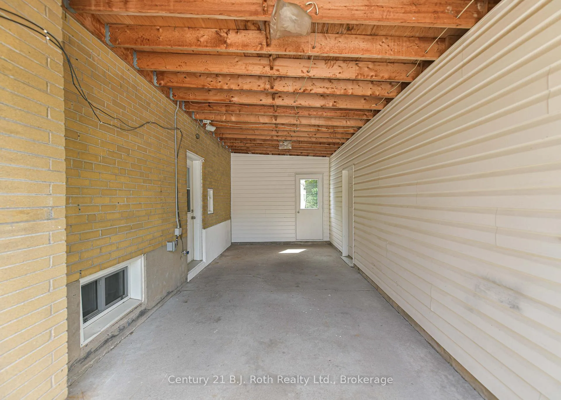Photo 4 of 44 Charles Road, Orillia — HOMEH