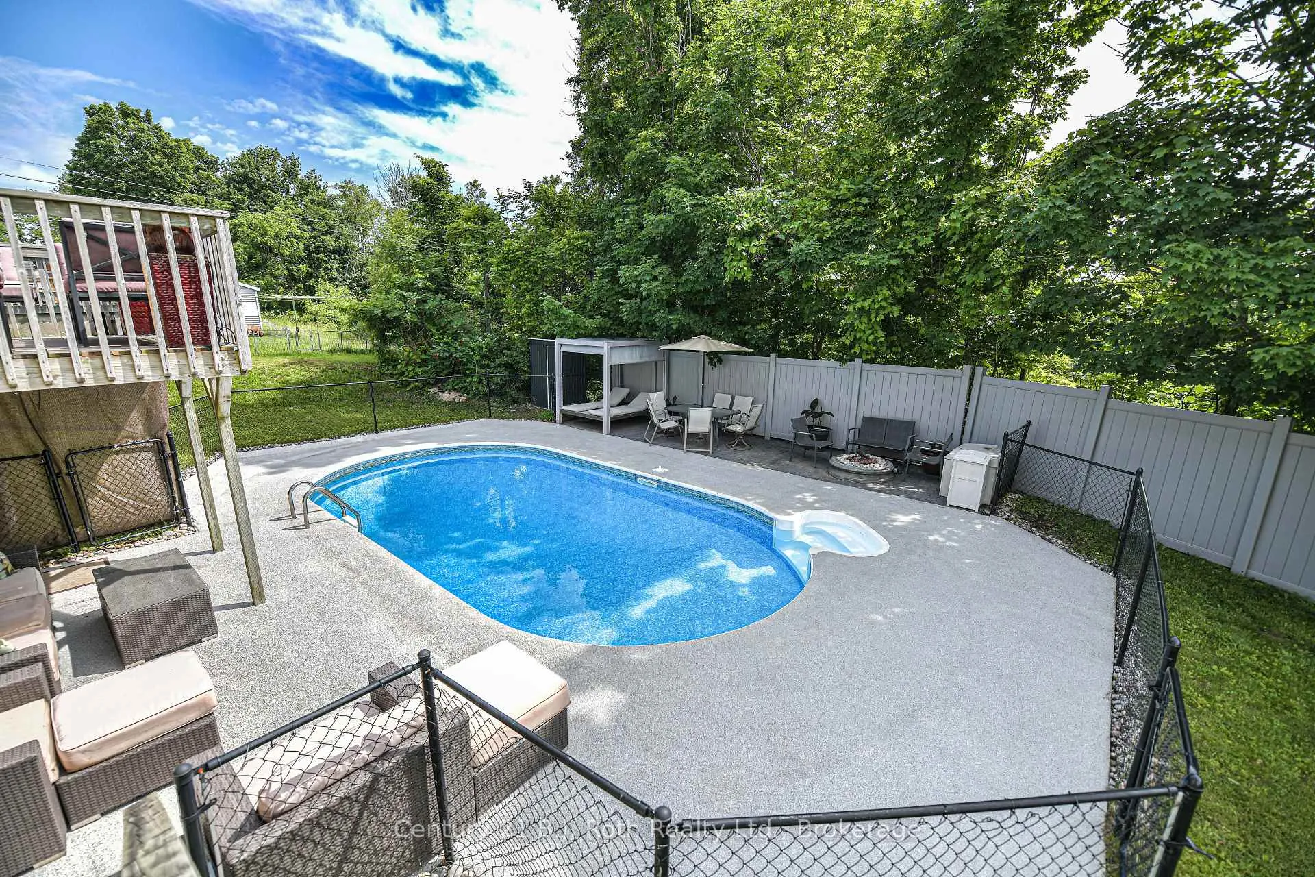 Photo 5 of 44 Charles Road, Orillia — HOMEH