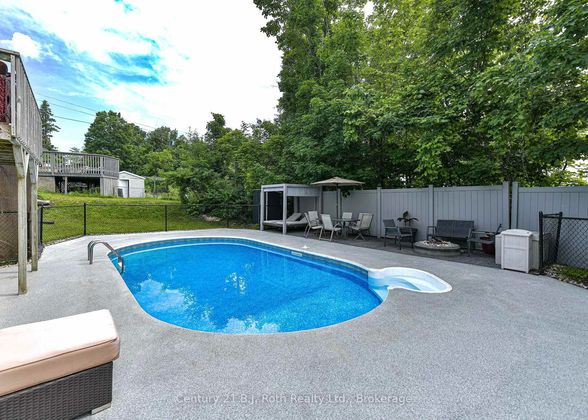 Photo 6 of 44 Charles Road, Orillia — HOMEH