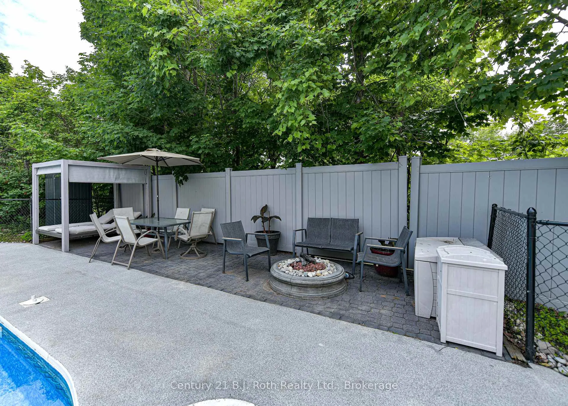 Photo 7 of 44 Charles Road, Orillia — HOMEH