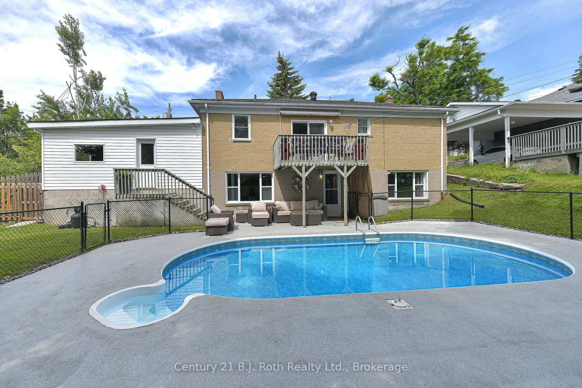 Photo 8 of 44 Charles Road, Orillia — HOMEH