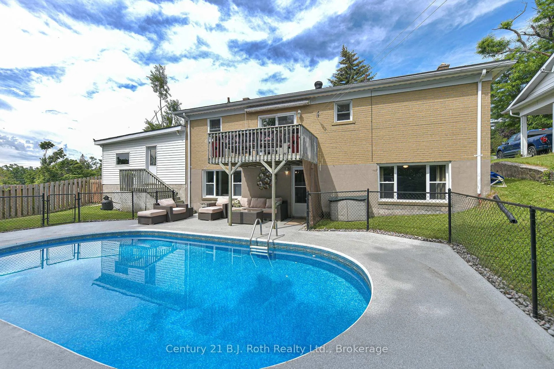 Photo 9 of 44 Charles Road, Orillia — HOMEH