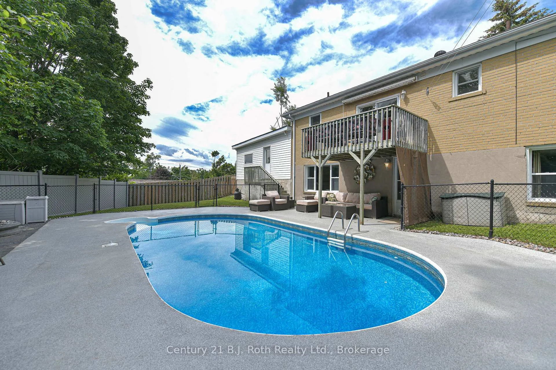 Photo 10 of 44 Charles Road, Orillia — HOMEH