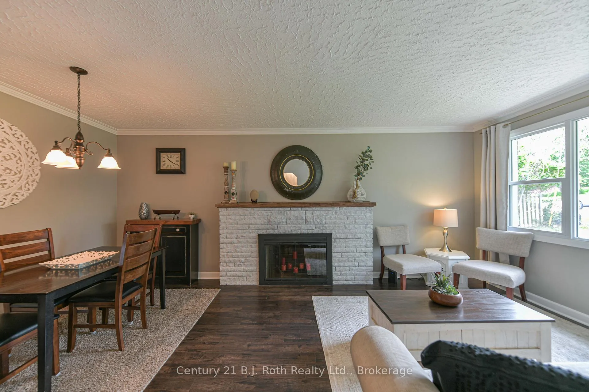 Photo 14 of 44 Charles Road, Orillia — HOMEH