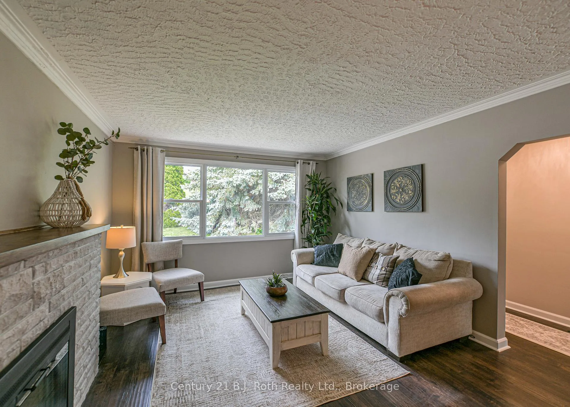 Photo 16 of 44 Charles Road, Orillia — HOMEH