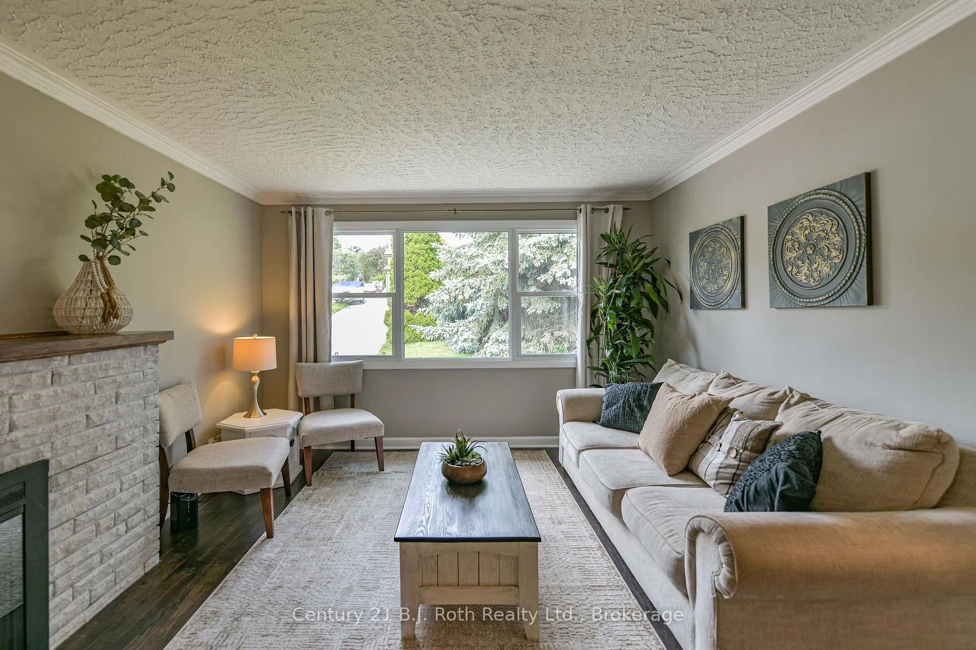 Photo 17 of 44 Charles Road, Orillia — HOMEH